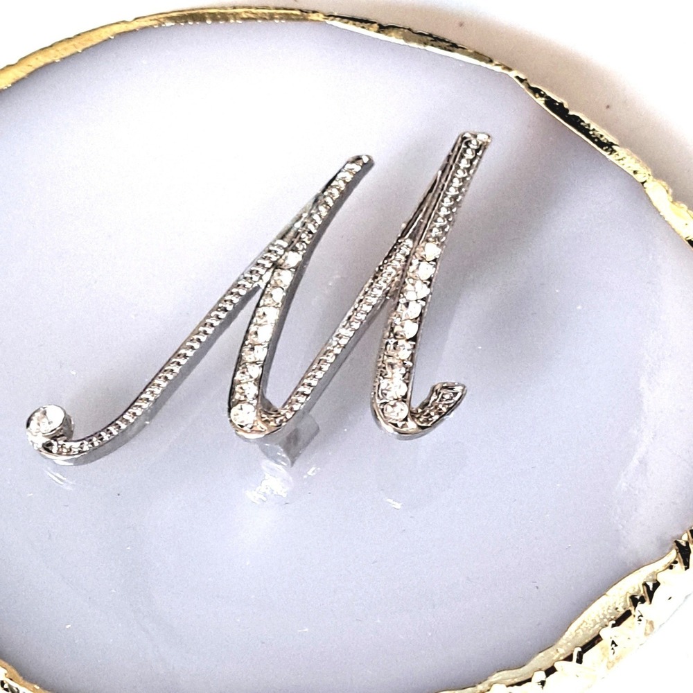 New Boutique Brooch ilver Rhinestone Script‎ Initial M Pin - Picture 2 of 6
